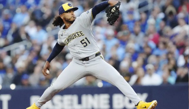 Peralta tira seis entradas en blanco con ocho ponches