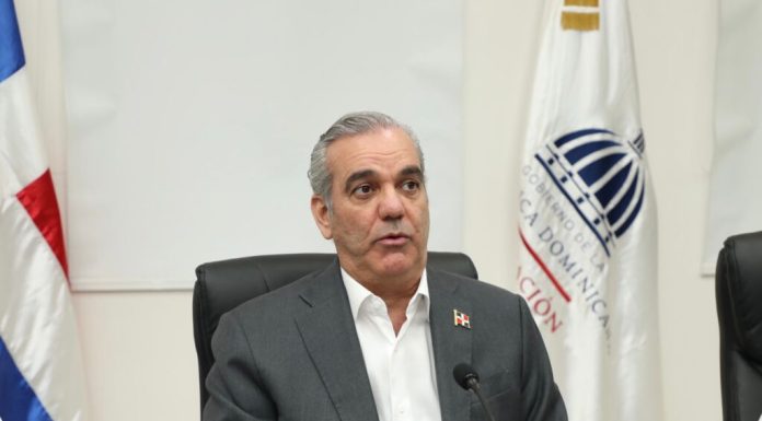 Presidente Abinader impulsa transformación educativa con 124,000 docentes formándose en áreas STEAM