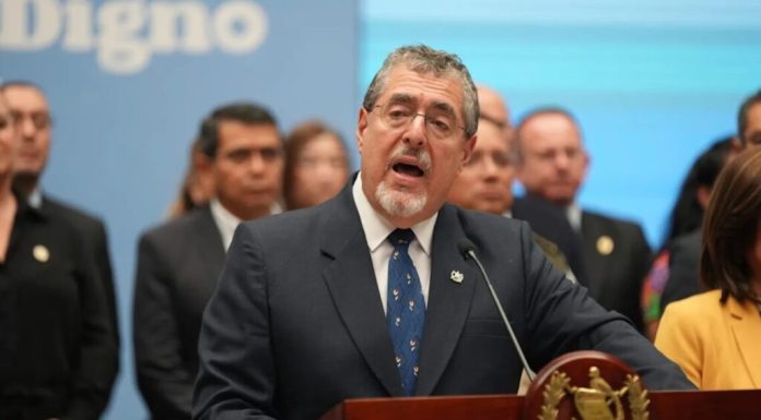 Presidente de Guatemala impulsa reforma para que la propiedad de tierras esté en manos de indígenas