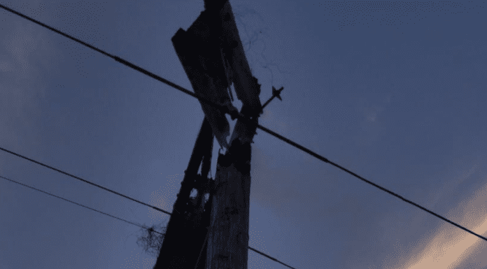 Edesur denuncia incendio afecta redes eléctricas en comunidades de Barahona; muchas quedan sin energía