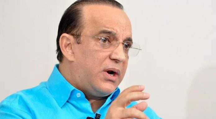 Faltaron estrofas; Presidente del PRSC critica al Gobierno por la regrabación incompleta del Himno Nacional