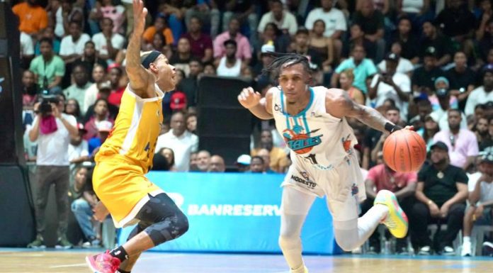 Titanes vencen de nuevo a los Metros y colocan la serie final 2-0 a su favor