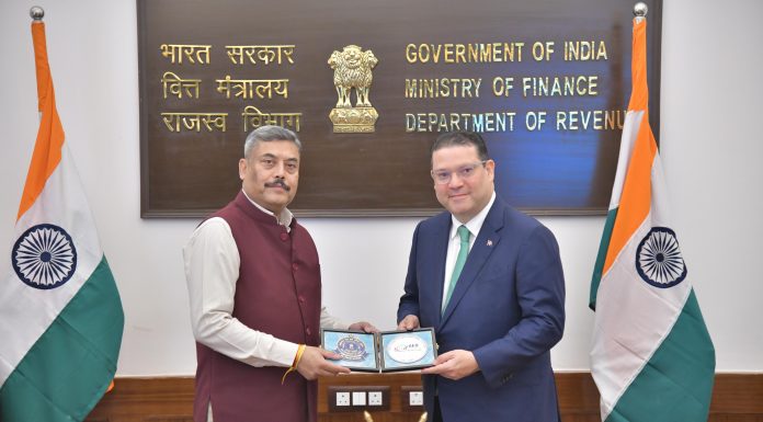 Yayo Sanz Lovatón y la DGA firman importante acuerdo con Aduanas de la India