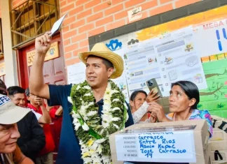 Simpatizantes de Evo Morales apedrean al candidato presidencial Andrónico Rodríguez en Bolivia