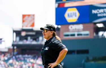 Debuta la primera mujer árbitro en un juego de temporada regular de la MLB