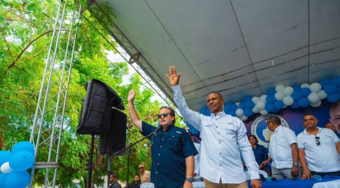 Paliza juramenta en el PRM a director municipal de Canoa, en Barahona