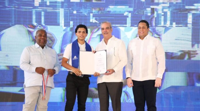 Presidente Abinader impulsa el talento joven con 2,848 jóvenes graduados del programa ‘Oportunidad 14/24’»