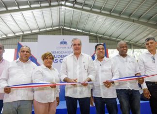 Presidente Abinader y ministro Kelvin Cruz entregan remodelación Polideportivo de Las Caobas
