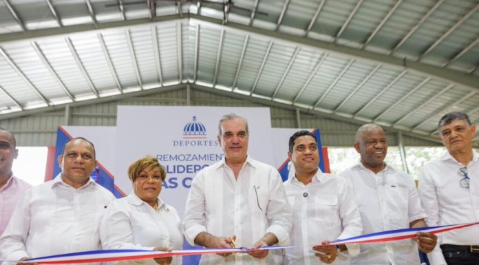 Presidente Abinader y ministro Kelvin Cruz entregan remodelación Polideportivo de Las Caobas