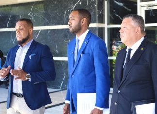 Javier Ubiera y Delvys Lanfranco interponen denuncia por «ultraje» al Himno Nacional