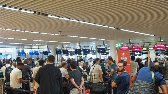 Continúan las cancelaciones de vuelos en el aeropuerto de Bruselas por el ciberataque