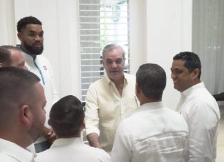 Abinader y Karl Towns construirán una arena de baloncesto en Tamboril