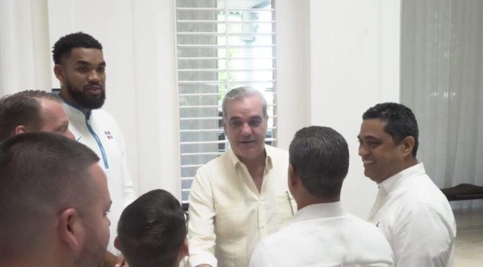 Abinader y Karl Towns construirán una arena de baloncesto en Tamboril