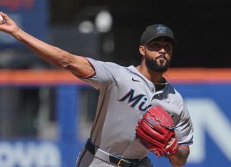 Alcántara ayuda a Marlins a llevarse la serie larga ante Mets