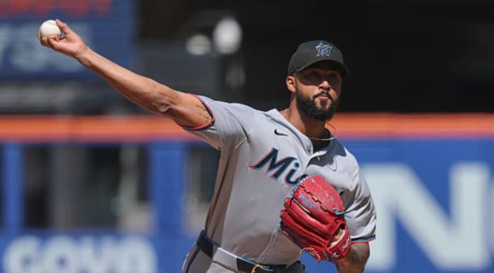 Alcántara ayuda a Marlins a llevarse la serie larga ante Mets