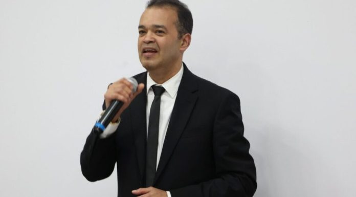 Alex Bueno recibe nominación al Latin Grammy 2025 por “El más completo”