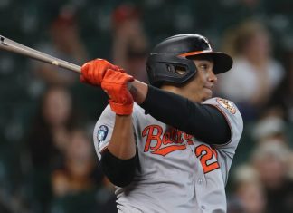 Basallo consigue el segundo hit de su carrera para dejar en el terreno a un rival