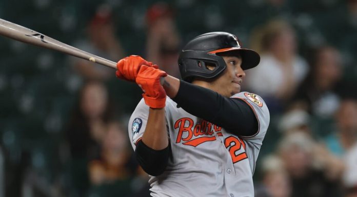 Basallo consigue el segundo hit de su carrera para dejar en el terreno a un rival