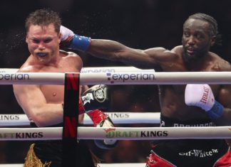Crawford derrota al ‘Canelo’ Álvarez por voto unánime y le arrebata sus títulos mundiales