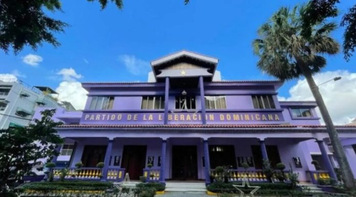 Peledeistas de Barahona renuncian en masa del partido morado con la estrellita amarilla