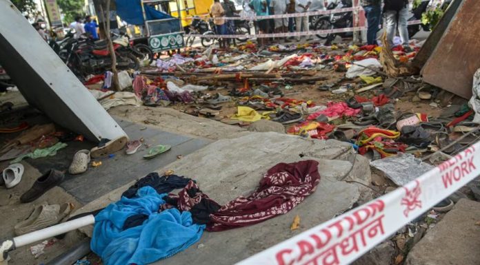 Estampida en un mitin político en la India deja al menos 38 muertos y 150 heridos