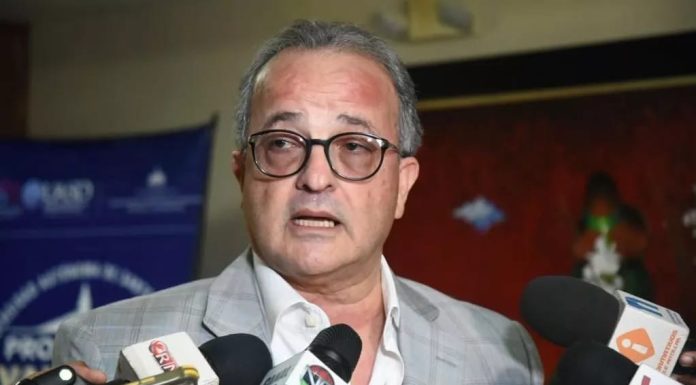 Fernando Caamaño: “Abinader viola la ley en caso Senasa; qué pasó con los US13 millones; hay gente con doble cobertura”viola la ley en caso Senasa;