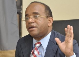 Fulgencio Severino asegura que SENASA debilitó hospitales públicos para beneficiar intermediarios privados