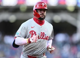 Filis aseguran pase a la postemporada, pero posponen la celebración divisional