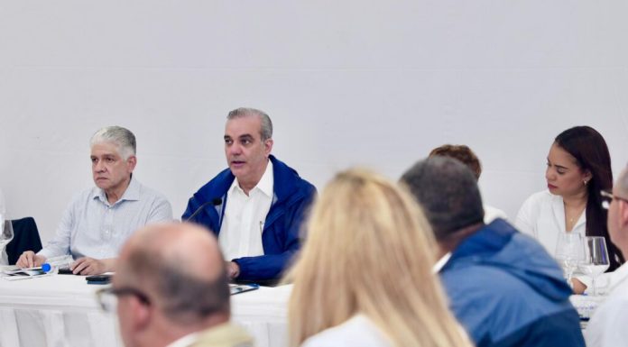 Presidente Abinader pasa balance a obras en curso, define prioridades para el 2026 y reafirma su compromiso de extender estos encuentros a otras provincias del país