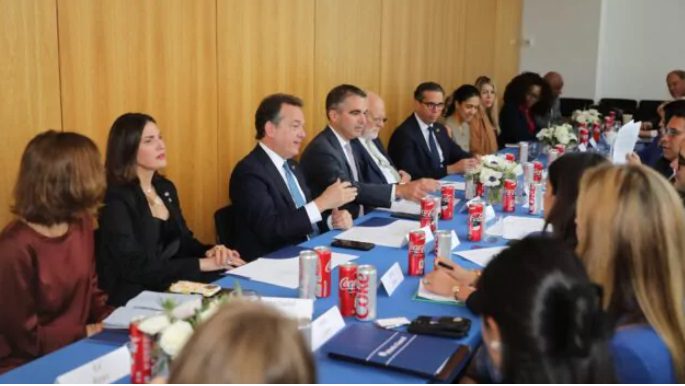 Ministro Bisonó comparte en NY con líderes empresariales globales avances de RD en economía, atracción de inversiones y transición energética