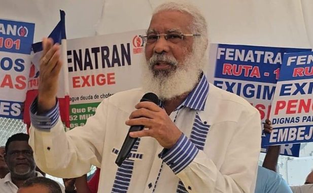 Juan Hubieres exige devolver a Banreservas unos RD$240MM en compra de autobuses sobrevaluados