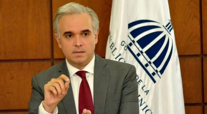 Ministro de Educación ordena investigar video sexual explícito en una escuela pública; advierte graves consecuencias