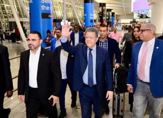 Leonel Fernández viaja hacia Estados Unidos; desarrolla agenda política y académica