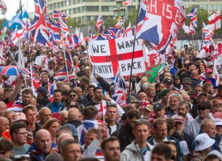Más de 100,000 personas en una marcha en Londres contra la inmigración