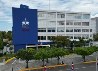 Ministerio de Trabajo exhorta a los empleadores a suspender las actividades en las provincias en alerta roja debido a vaguada y onda tropical