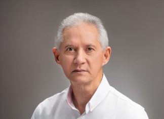 Economista Ng Cortinas atribuye a factores monetarios y fiscales el alza del dólar