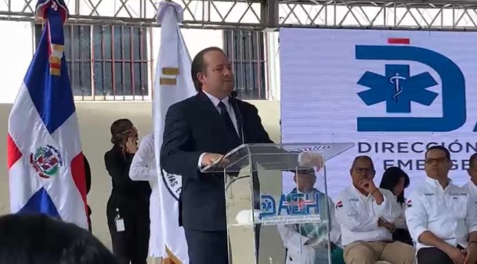 Ministro de la Presidencia anuncia ampliación Sistema 911 en Pedernales durante entrega de 46 nuevas ambulancias a la DAEH