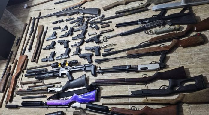 Policía y Ministerio Público desmantelan armería clandestina y ocupa 33 armas en San Cristóbal