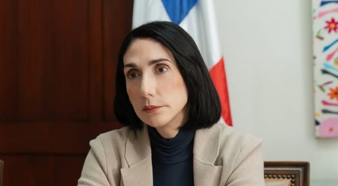 Primera Dama Raquel Arbaje exhorta denunciar el abuso y maltrato infantil