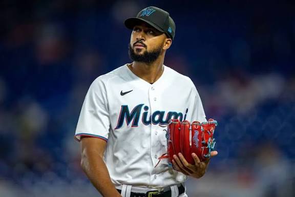 Sandy Alcántara comanda triunfo y barrida de Miami ante Rockies