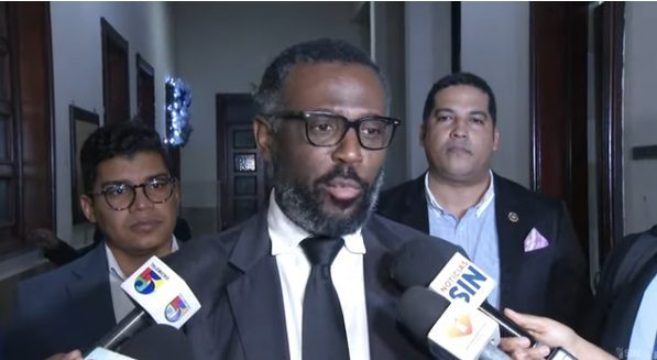 Procuraduría General investigará contratos de SENASA vinculados a privatización de atención primaria