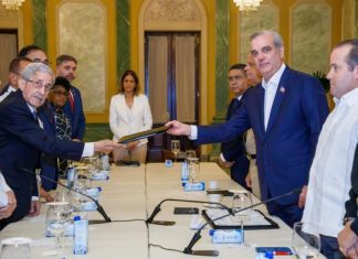 CES entrega informe final sobre crisis haitiana al presidente Abinader; el informe contempla 26 líneas de acción