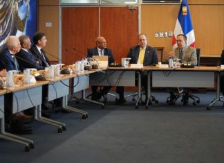 Valdez Albizu pronostica recuperación gradual de economía durante reunión con líderes bancarios