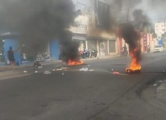 Residentes de Las Palmas de Herrera protestan con quema de gomas por falta de agua y apagones
