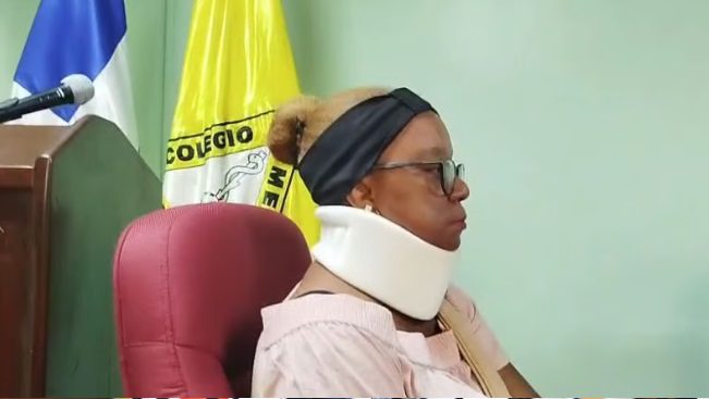 Colegio Médico condena golpiza a doctora en clínica por parte de pariente de paciente