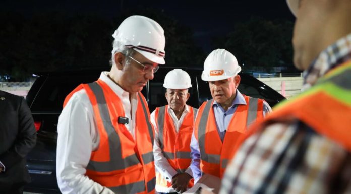 Presidente Abinader supervisa personalmente la construcción del paso a desnivel en la Prolongación 27 de Febrero con Isabel Aguiar