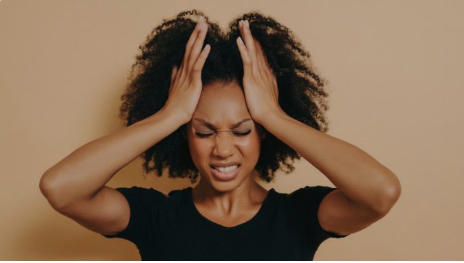 Encuesta revela impacto devastador de la migraña en la vida laboral y emocional