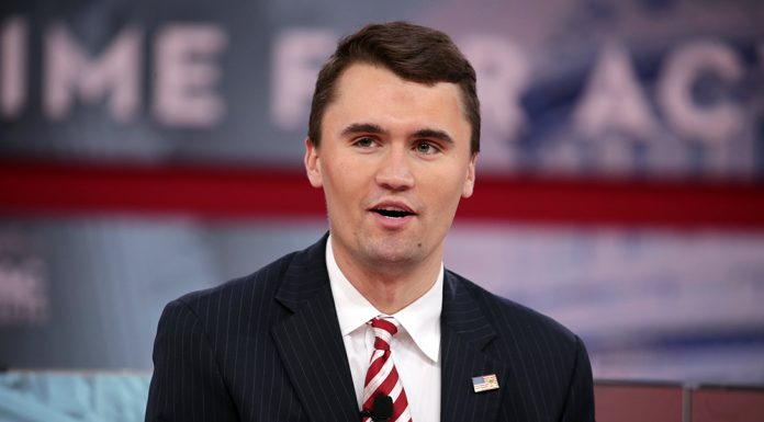 Fallece Charlie Kirk, aliado de Trump, tras recibir un disparo en atentado en la universidad de Utah