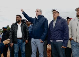 Presidente Abinader supervisa funcionamiento de la cañada saneada por el Gobierno, en visita al distrito municipal Villa Linda