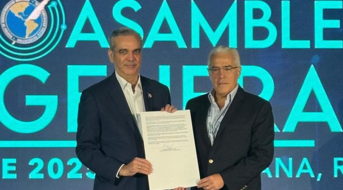 Presidente Abinader dice que un gobierno que teme a la prensa, teme a la verdad